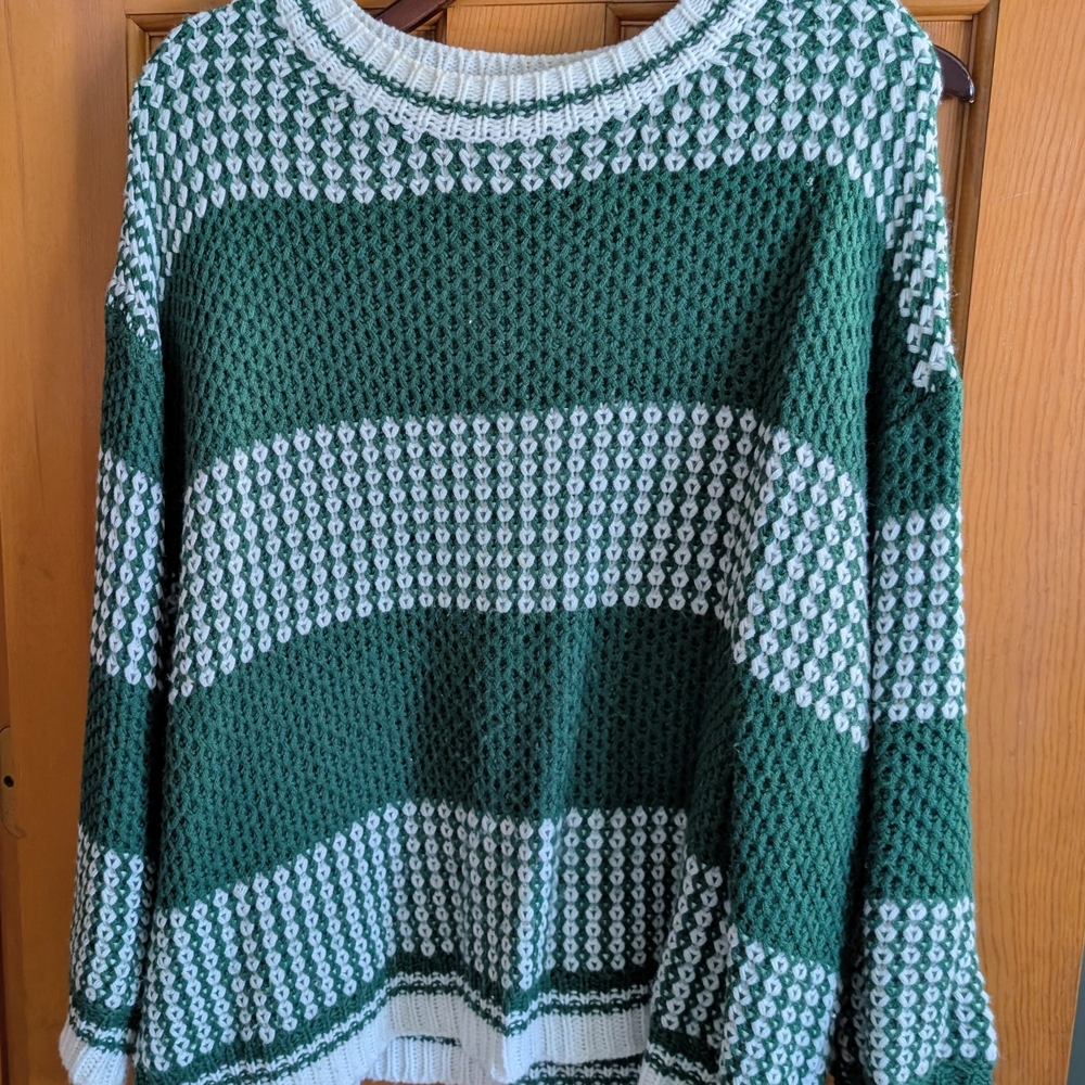 Elegant Green and White Women's Crew Neck Sweater
